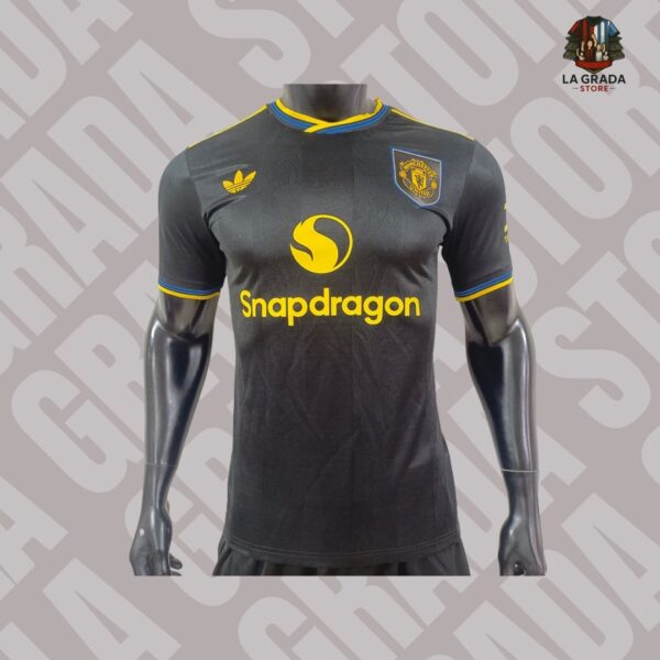 37 Manchester United 25/26 - 3º Equipación