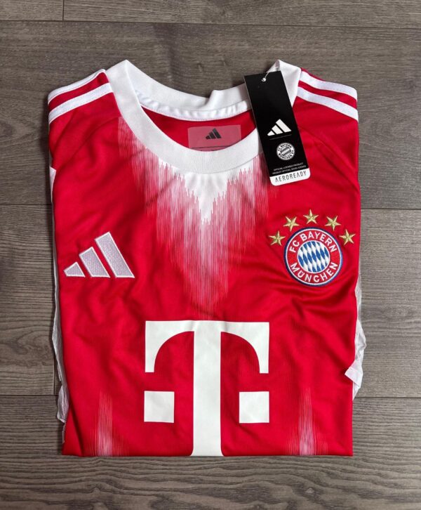 5778388132221881502 Bayern Munich 25/26 - 1º Equipación