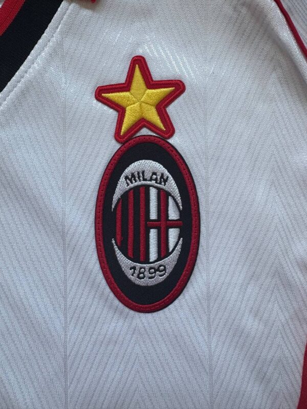 6050903781383277552 Milan 98/99 - 2º Equipación